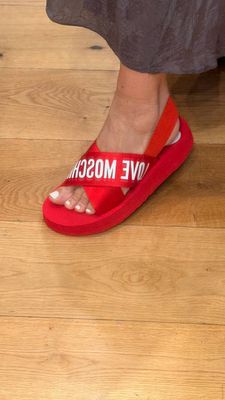 Шлепанцы Moschino