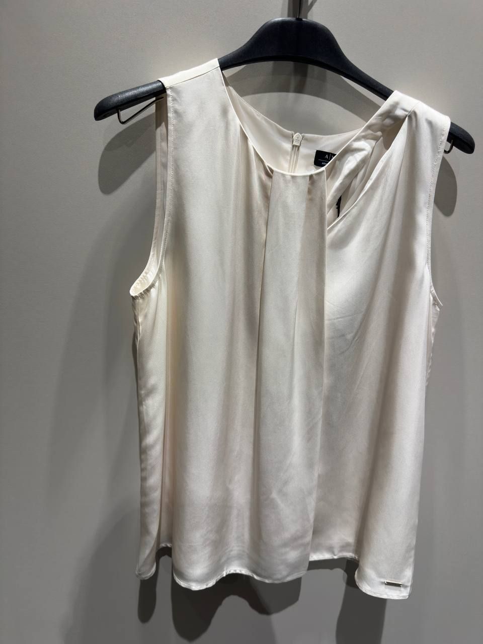 Топ Armani
