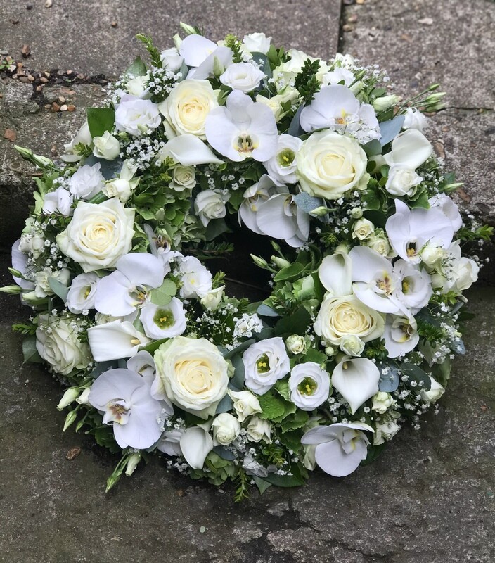 Classic white and green wreath