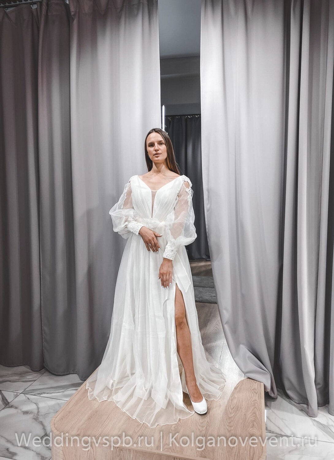 Свадебное платье "Фиала" (44 размер)