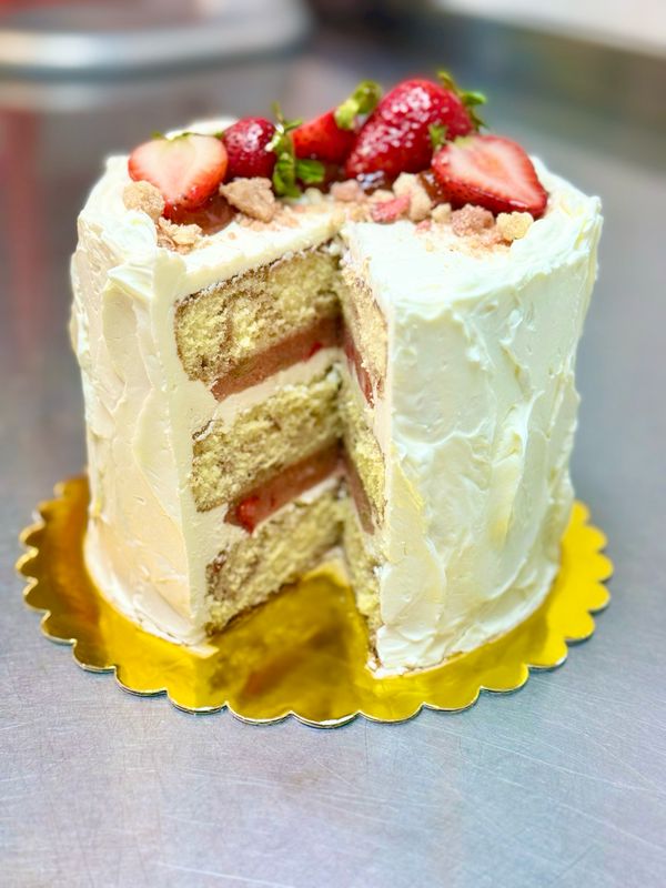 Strawberry Rhubarb Crumble Cake