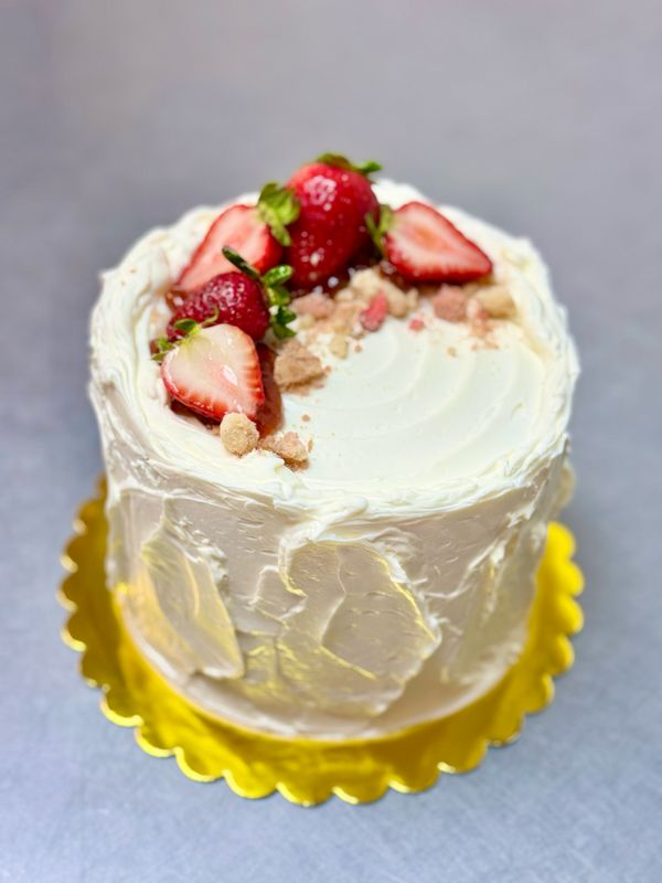 Strawberry Rhubarb Crumble Cake