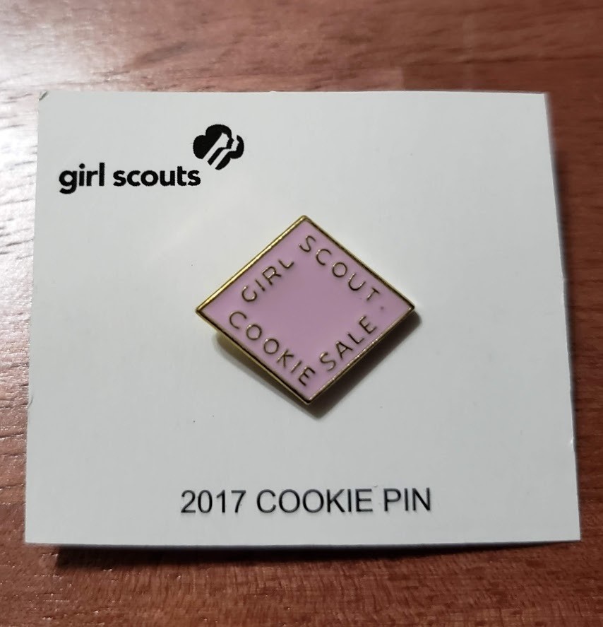 2017 Light Pink Metal Cookie Pin
