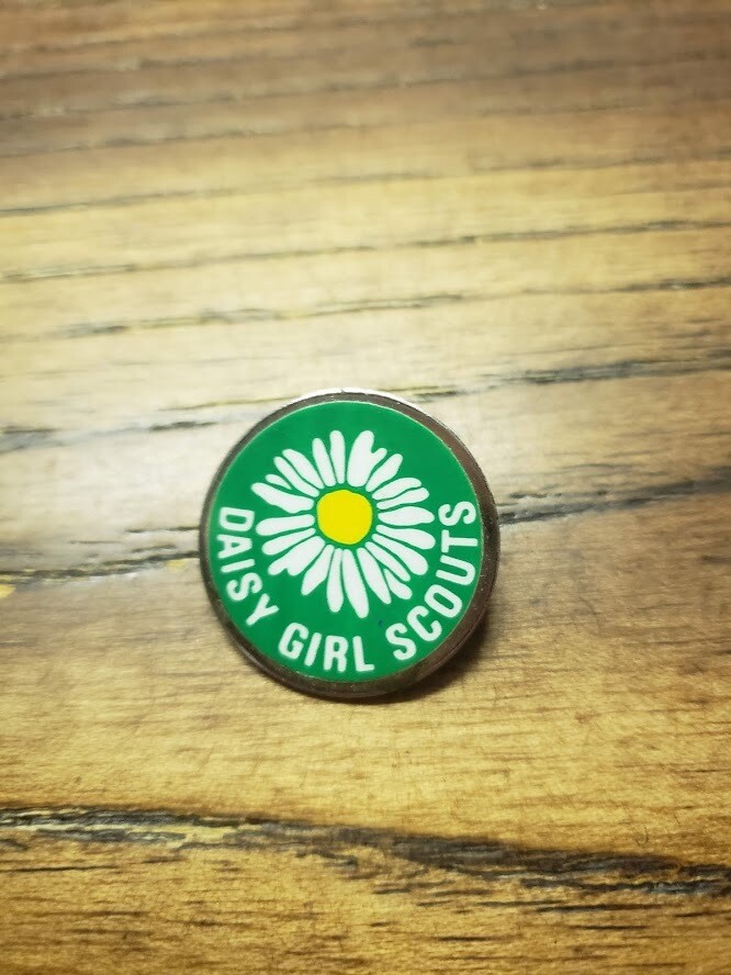 Daisy membership pin 1984-1993