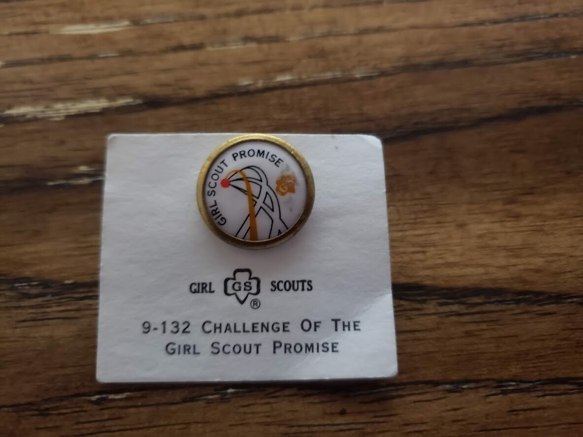 Cadette Girl Scout Promise Challenge Pin 1963-1980