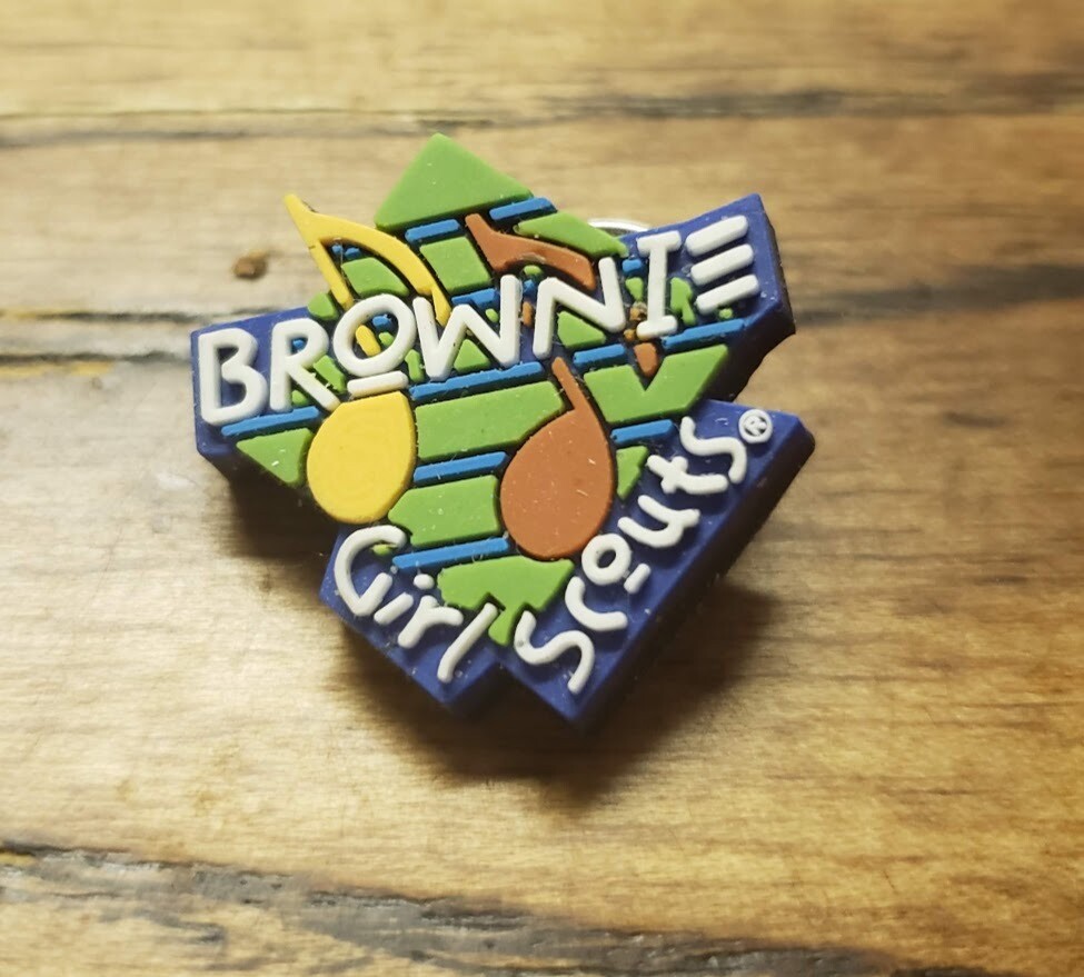 Brownie GS Pin GSUSA (2001)