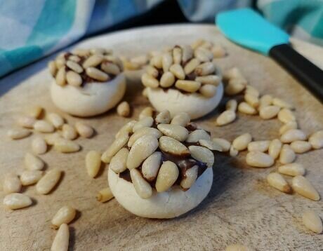 12 Gourmet Pine Nut Cookies