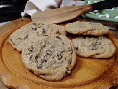 12 Chocolate Chip Cookies