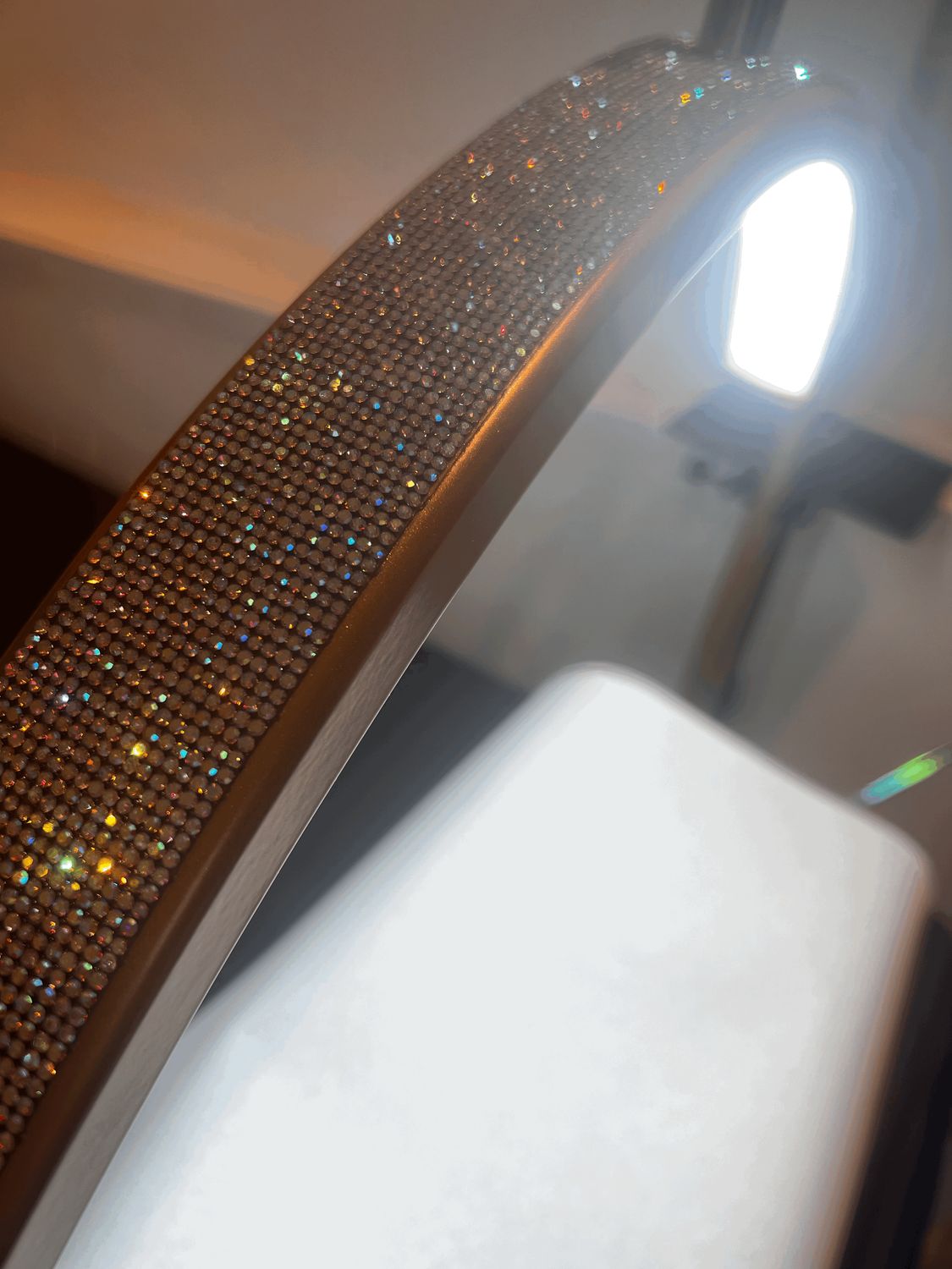 Half Moon LED lampe- Gull med diamanter