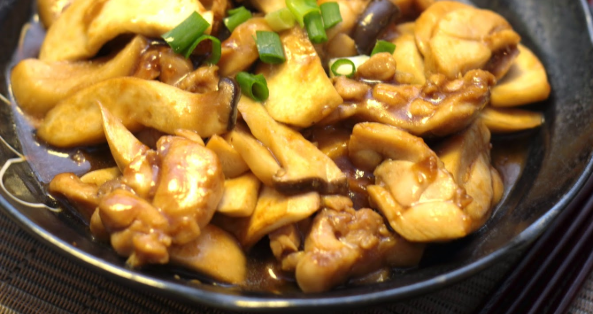 王子菇炒鸡片 Stir Fried Chicken And Oyster Mushroom