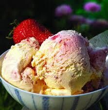 Marshfield Strawberries in Clotted Cream Ice Cream 1x5ltr