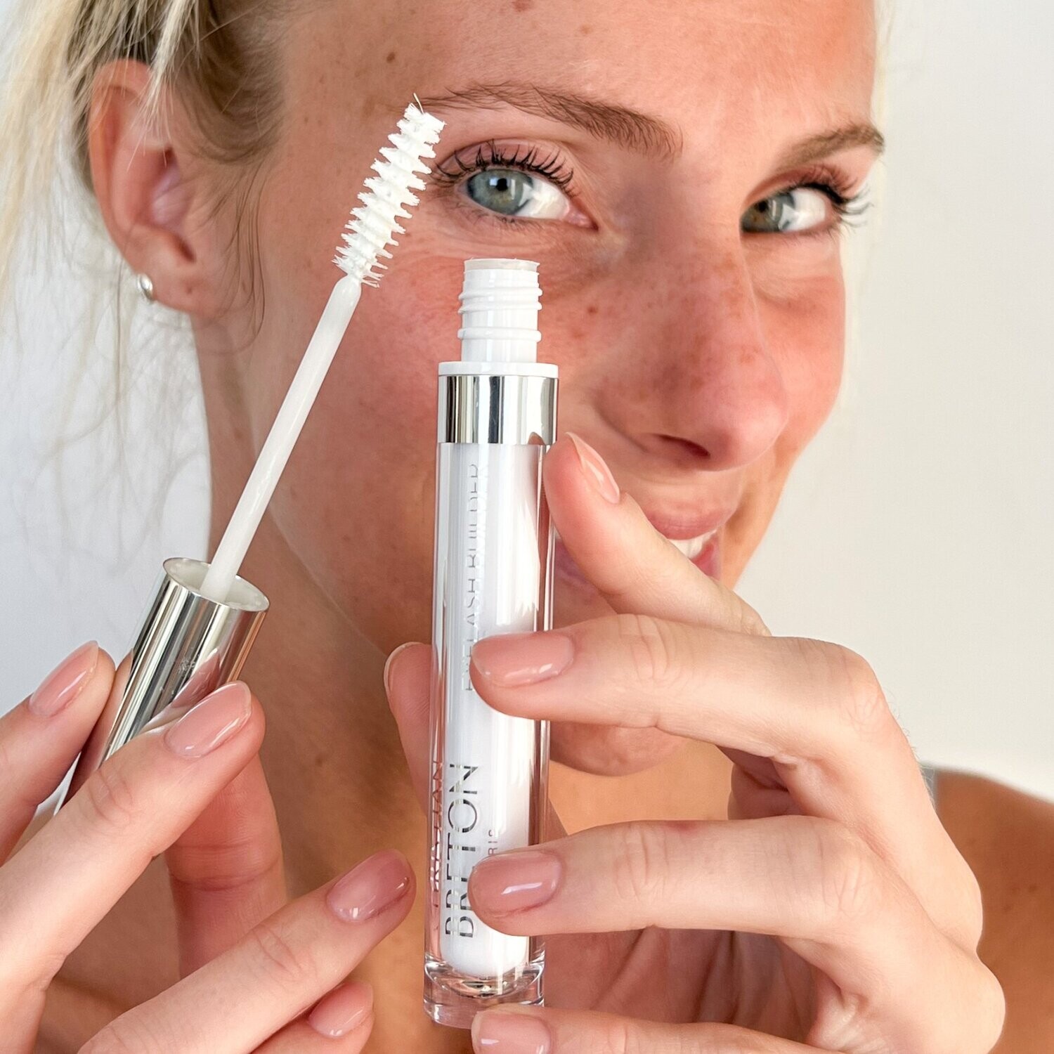 EYELASH BUILDER