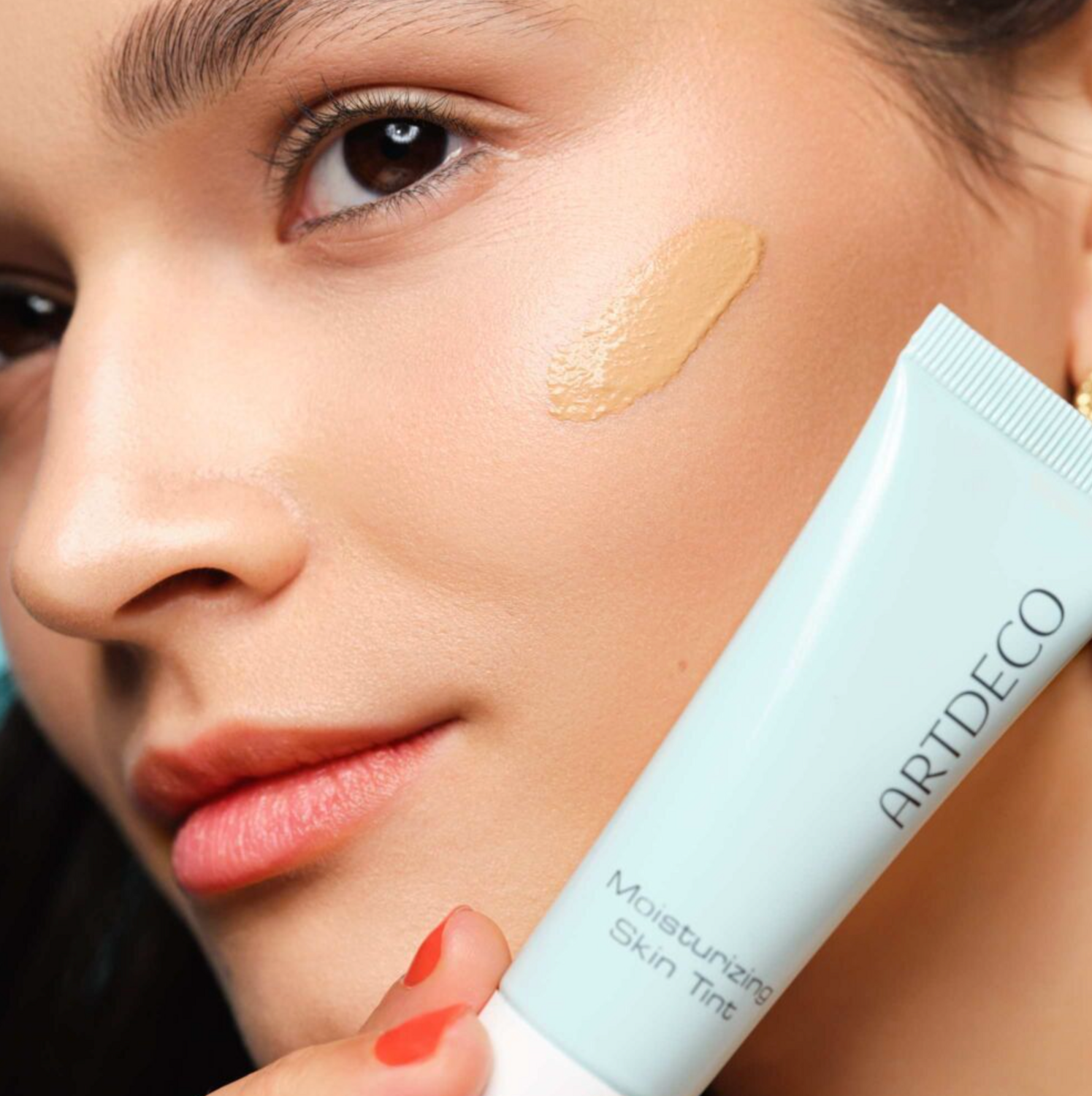 MOISTURIZING SKIN TINT