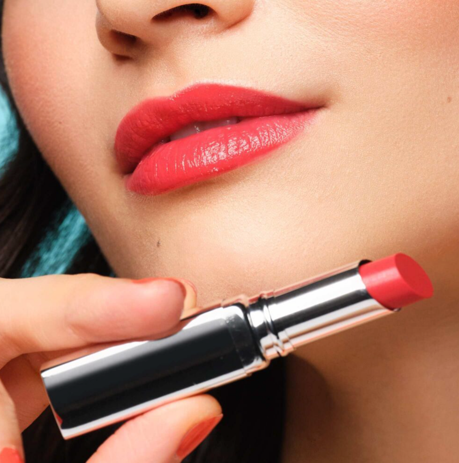COLOR BOOSTER LIP BALM