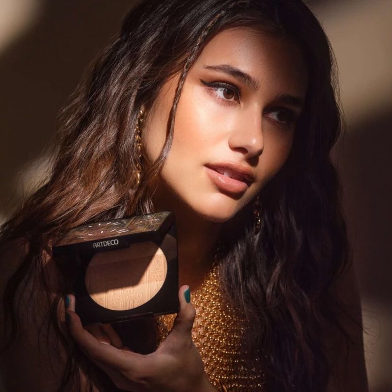 UUTUUS! ALL SEASONS BRONZING POWDER