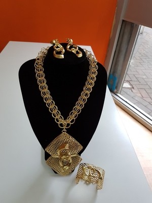 Gold plated costume jewellery set