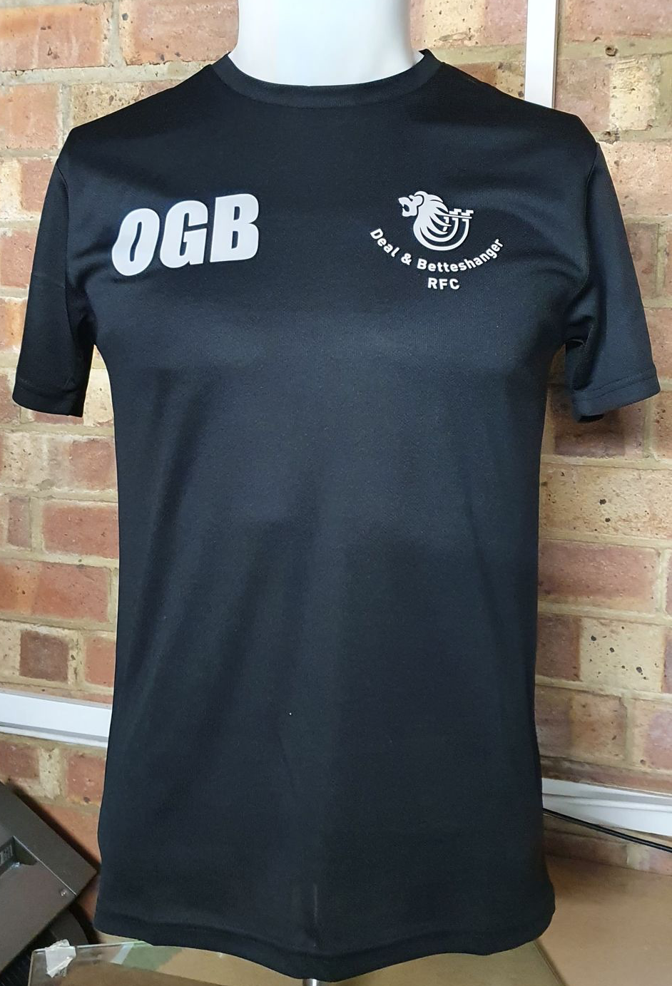 Adult Training top with D&B badge