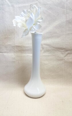 Vintage Milk Glass Bud Vase 4091 5