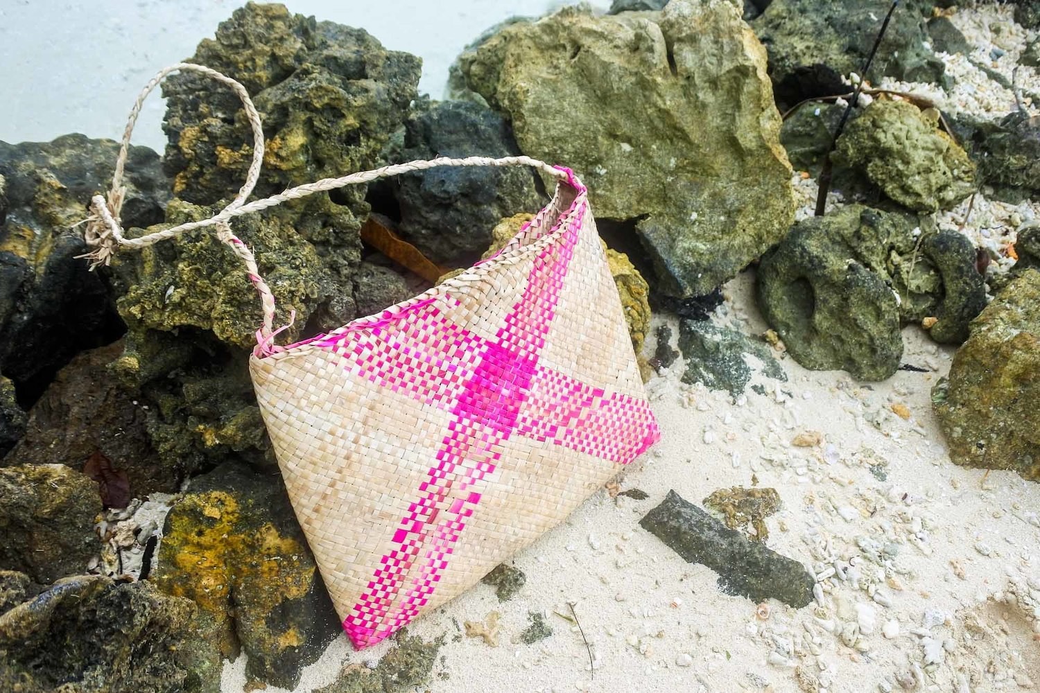Pretty Woven Shoulder Bag