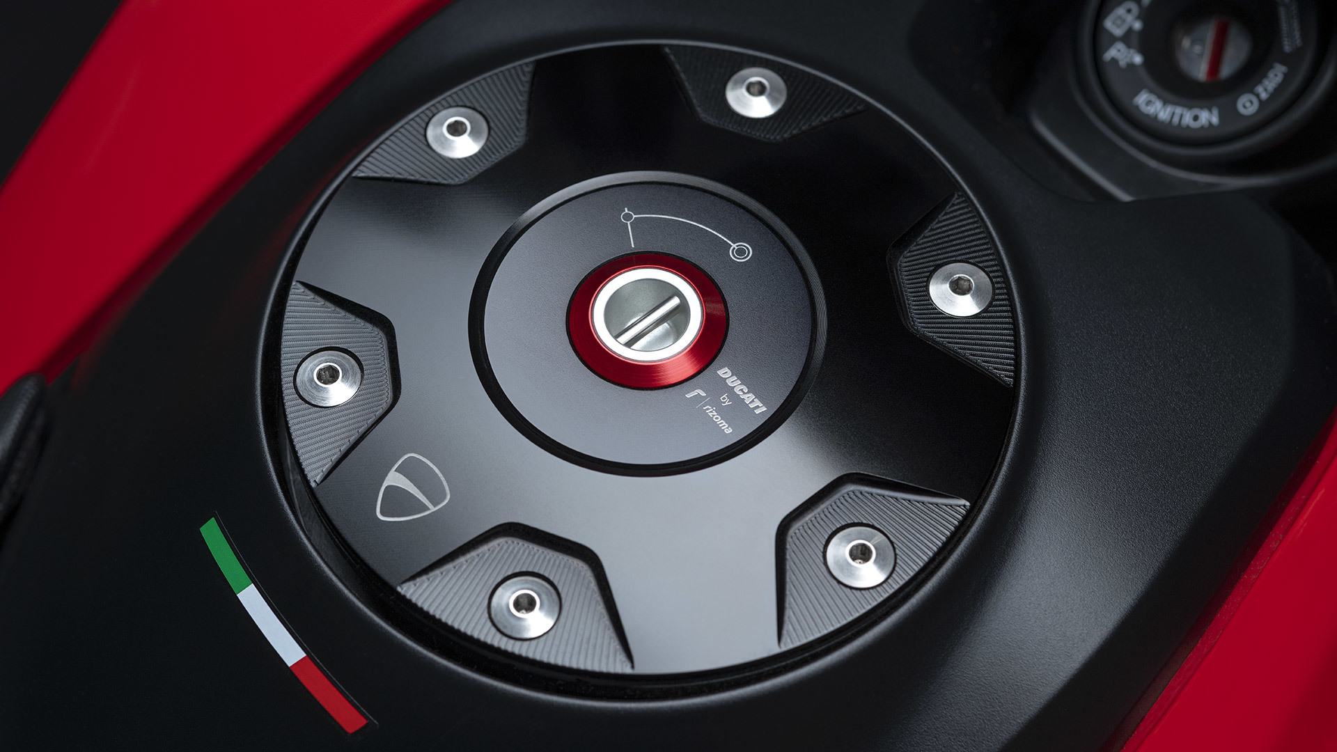 Billet aluminium tank cap.