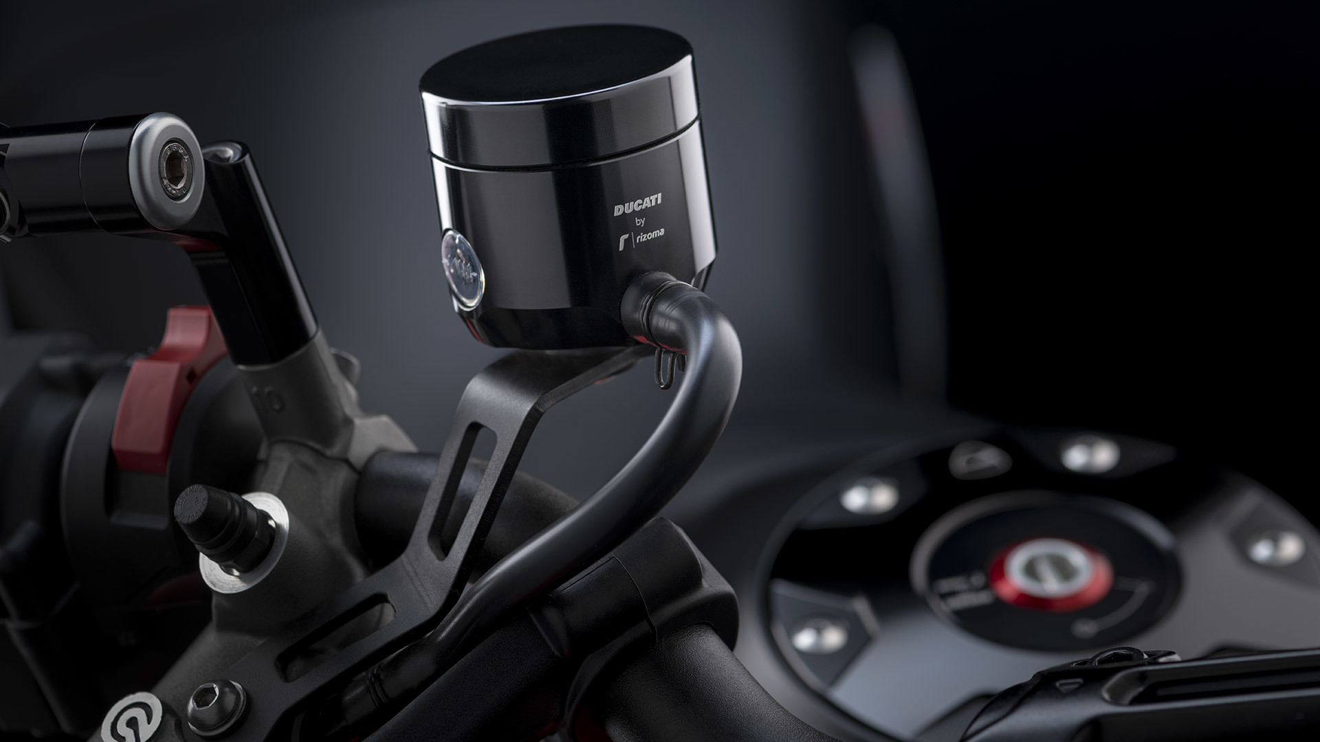 Brake fluid reservoir.