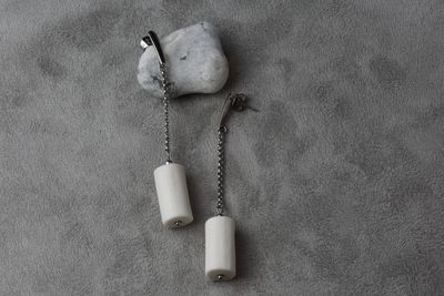 Серьги из  белого фарфора, цилиндр на длинной цепочке.  White porcelain earrings, cylinder on a long chain.