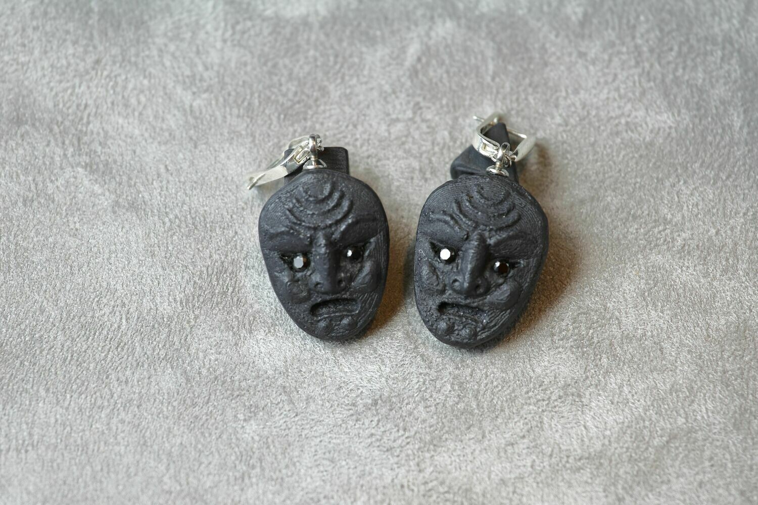Серьги из черного фарфора, маска с черными фианитами.  Black porcelain earrings, mask with black cubic zirconias.