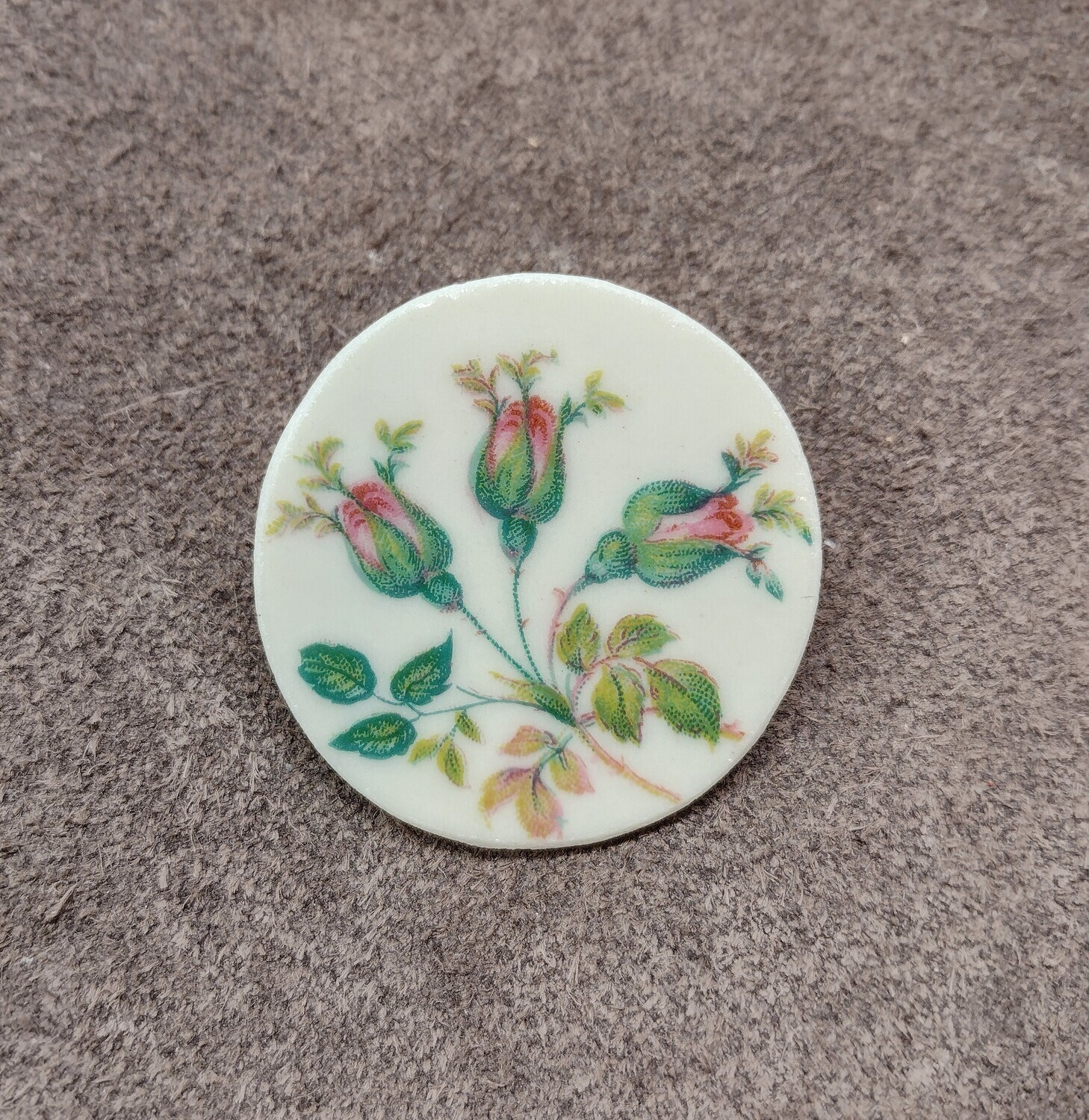 Rosebud pin