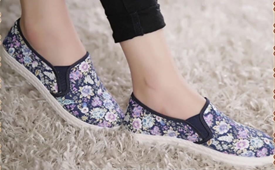 Women&#39;s slip on