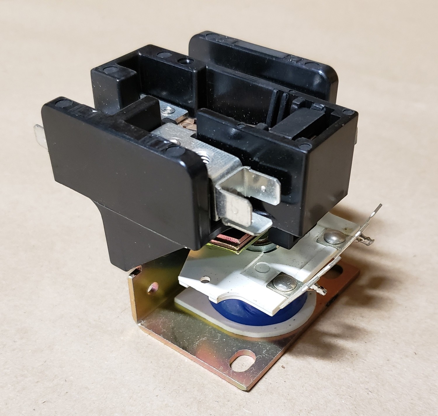 Contactor / Relay