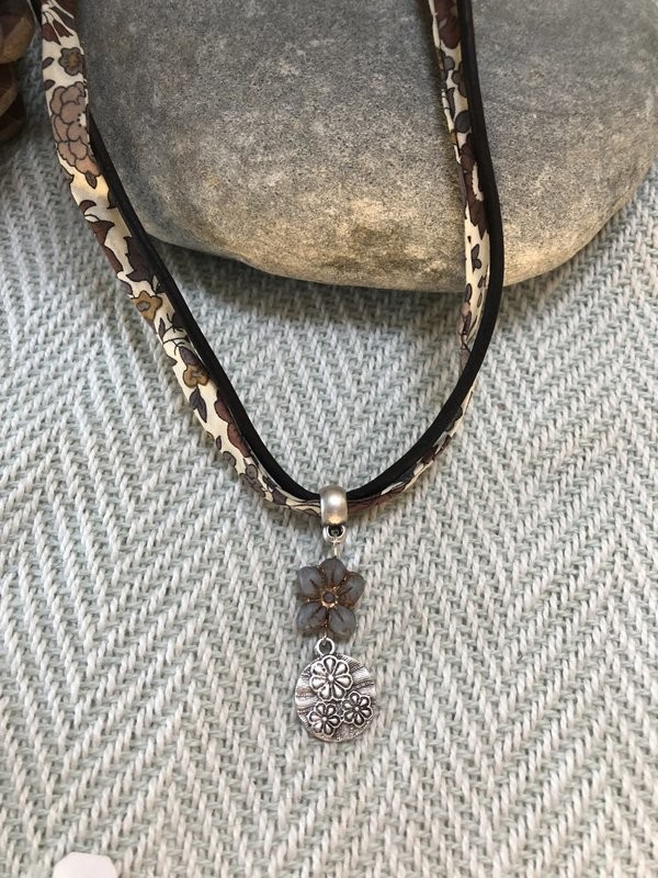 Flower Disc Necklace