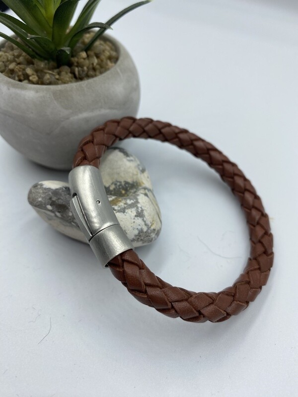 Men’s Braided 8mm Leather Bracelet - Saddle Brown
