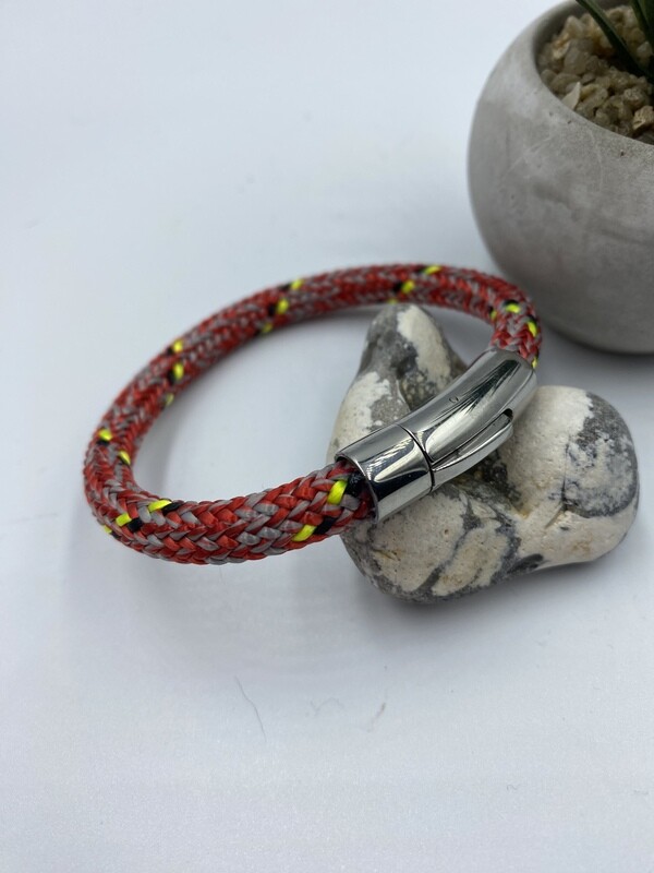 Men’s 8mm sailing cord bracelet -Red