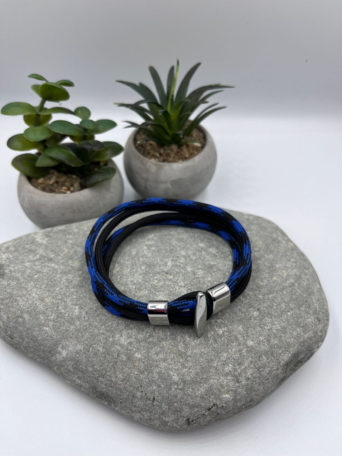 4mm Black and blue Paracord Wristwear