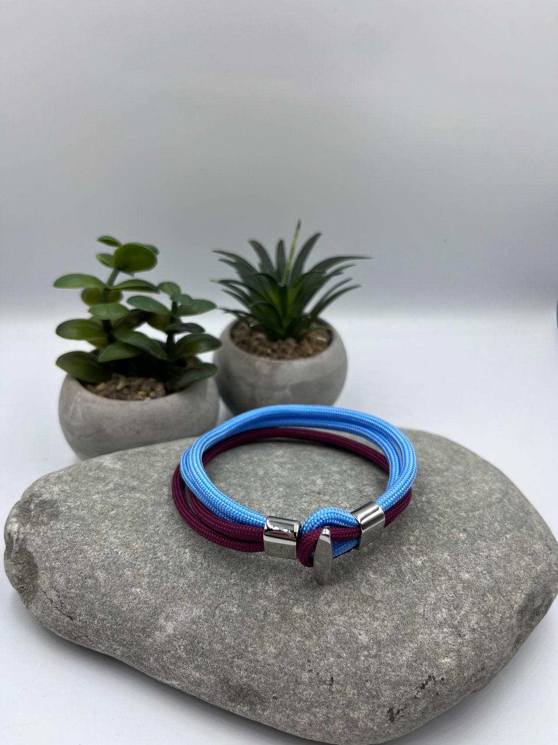 4mm blue/burgandy Paracord Wristwear