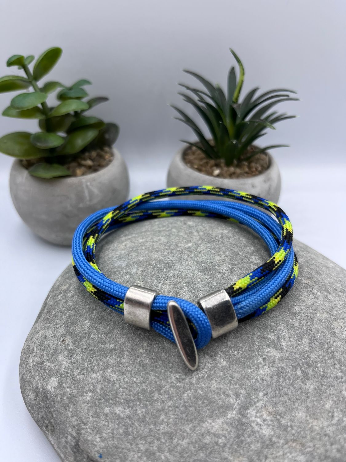 4mm multi/blue Paracord Wristwear