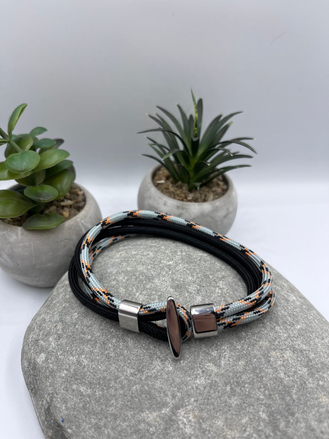 4mm multi/black Paracord Wristwear