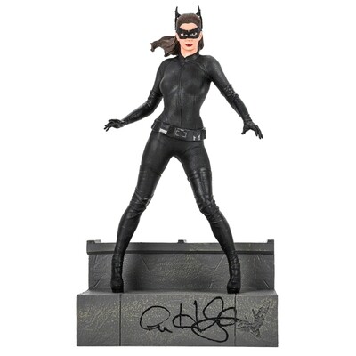 Anne Hathaway Autographed Figura Autografata Autograph Statua Autograph Hand Signed   Diamond Select Batman The Dark Knight Rises Catwoman 9" Statue Autografata