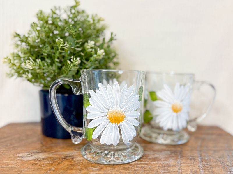 Hand Painted White Daisy Glass Mug