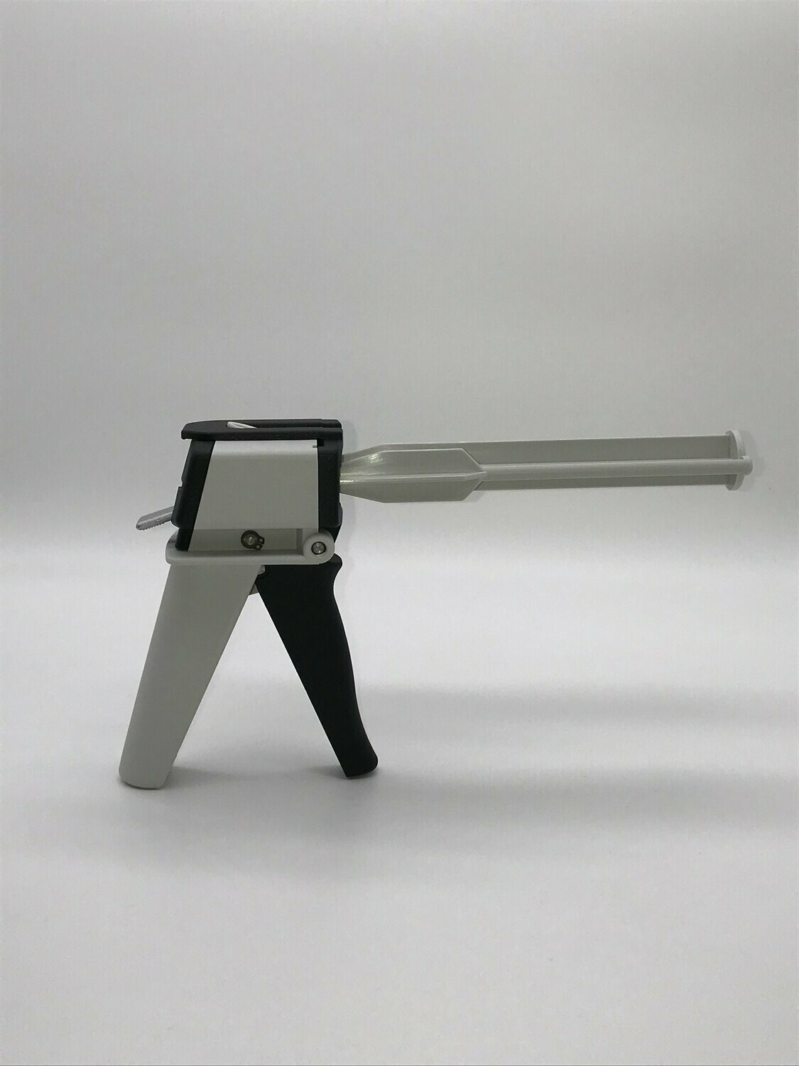 Dispenser Gun for Graining Mat with Additive
