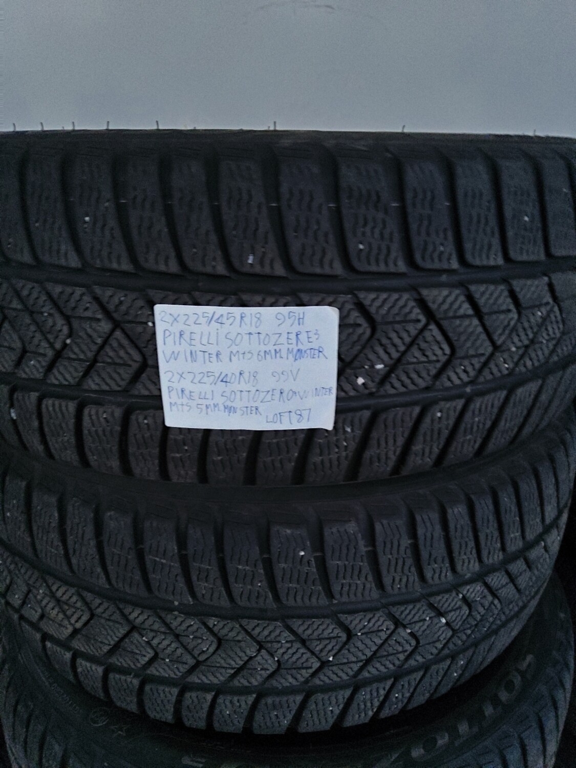2×225/45R18 95H PIRELLI SOTTOZERO 3 WINTER M+S 6MM.MØNSTER 2× 225/40R18 99V PIRELLI SOTTOZERO 3 WINTER M+S 5MM.MØNSTER