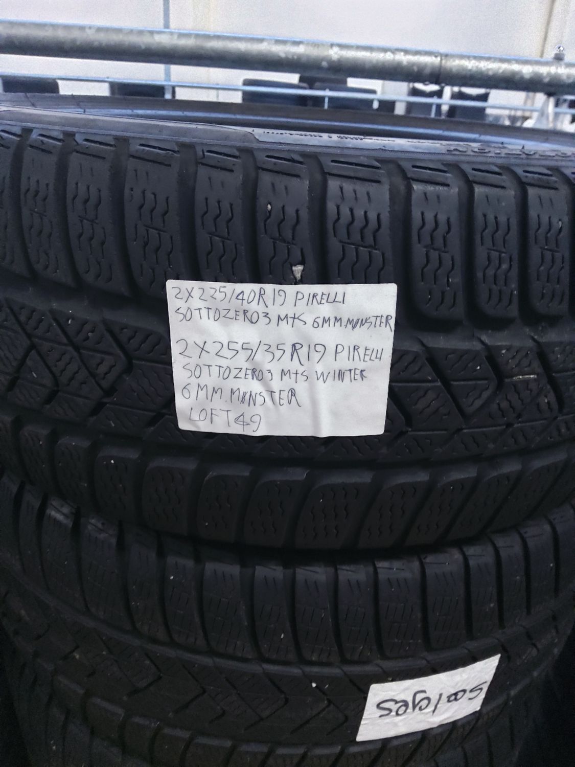 2×225/40R19 PIRELLI SOTTOZERO 3 M+S 6MM.MØNSTER 2×255/35R19 PIRELLI SOTTOZERO M+S WINTER 6MM.MØNSTER VINTERDÆK