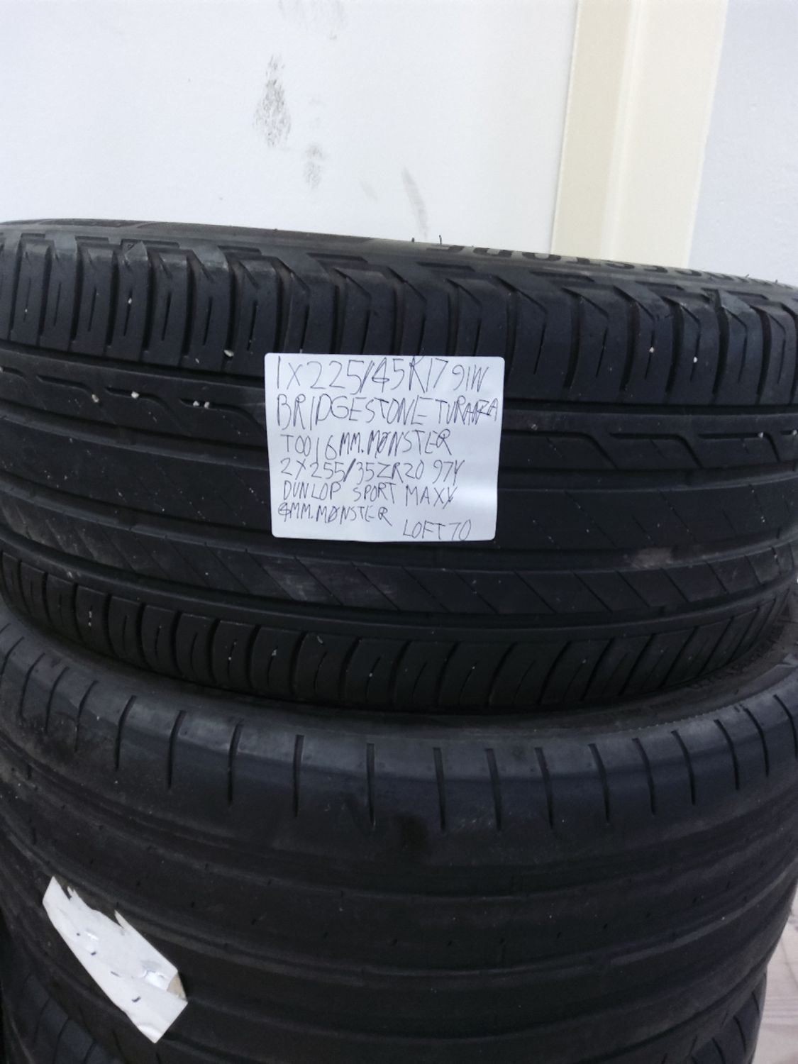 1×225/45R17 91W BRIDGESTONE TURANZA T001 6MM.MØNSTER 2×255/35ZR20 97Y DUNLOP SPORT MAXX 4MM.MØNSTER