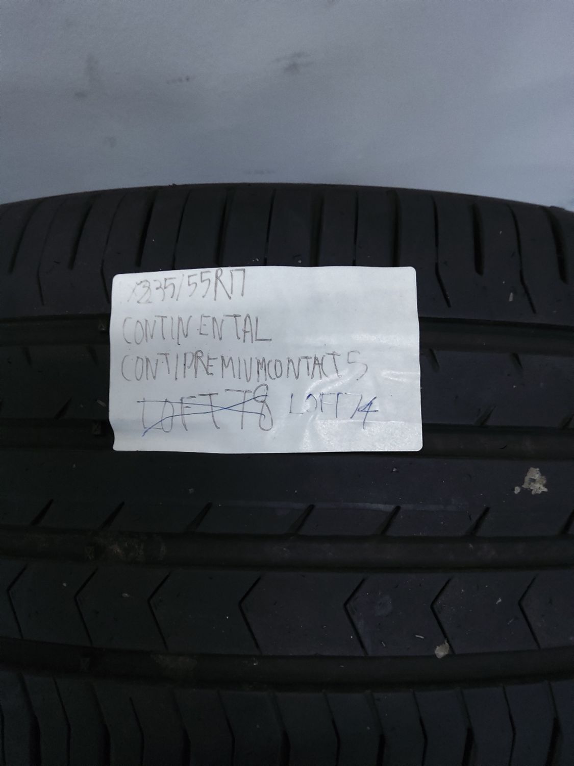 1×235/55R17 CONTINENTAL CONTIPREMIUMCONTACT 5 6MM.MØNSTER 