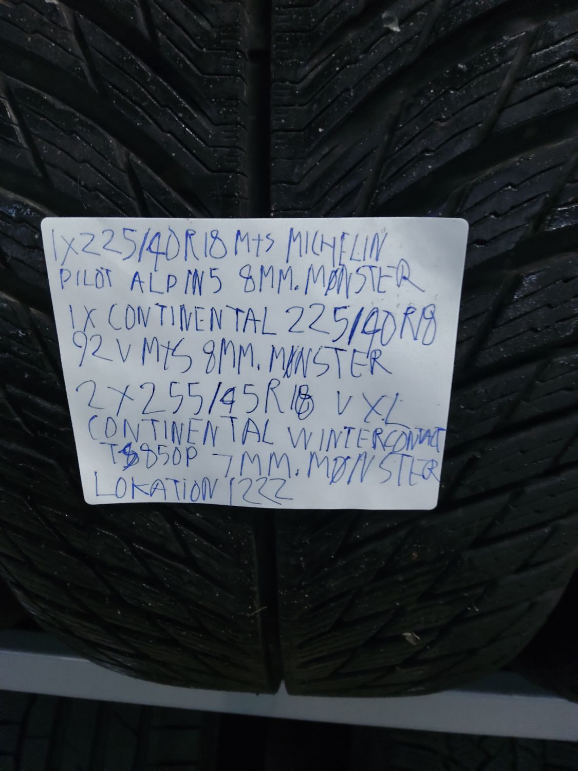 1×225/40R18 M+S MICHELIN PILOT ALPIN5 8MM.MØNSTER 1×225/40R18 92 V M+S 8MM.MØNSTER 2×255/45R18 V XL M+S CONTINENTAL WINTERCONTACT TS850P 7MM.MØNSTER