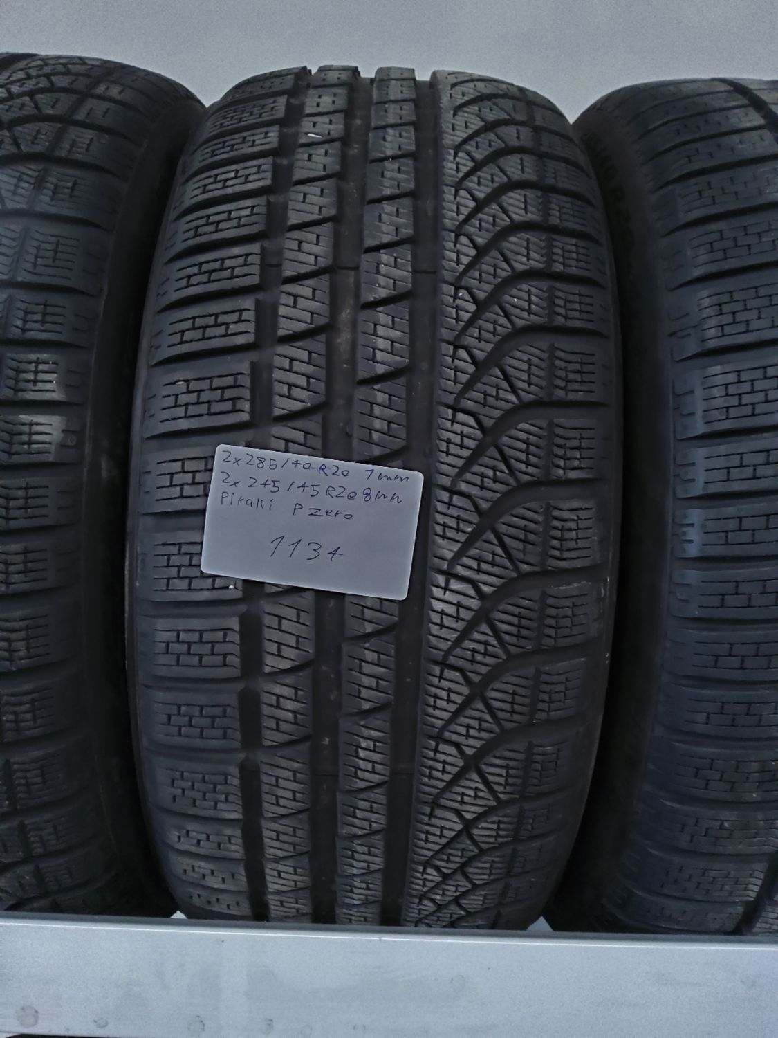2×285/40R20 108 V PIRELLI P ZERO WINTER 7MM.MØNSTER 2×245/45R20 103V M+S 8MM.MØNSTER