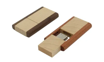 USB-Stick mit zweifarbiger Holzverkleidung