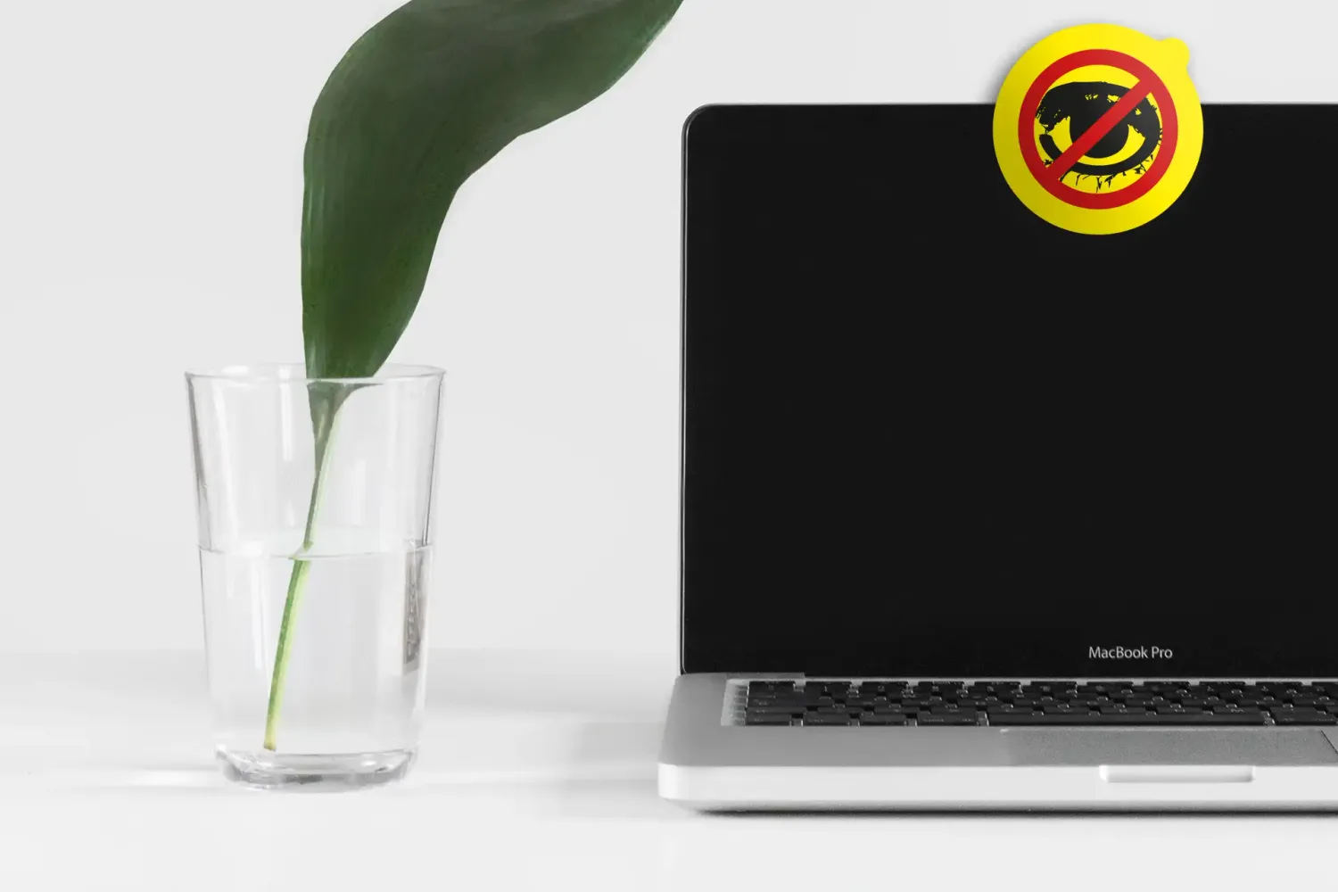 Webcam Blocker in individueller Form mit bedruckter Trägerkarte als Giveaway mit Logo