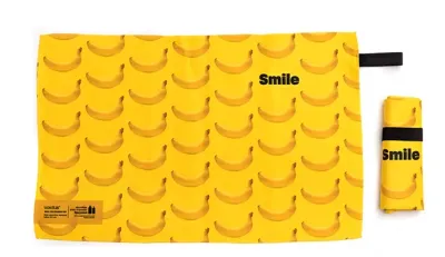 Mikrofaser Handtuch aus rPET (recycelt) mit Logo als Werbeartikel