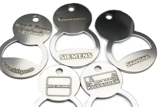 2in1 Flaschenöffner & Einkaufswagenchip aus Metall und Schlüsselring inklusive Prägung als Giveaway mit Logo